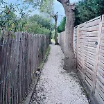 Appartement Proche De La Avec Jardin *
