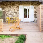Proche De La Avec Jardin * Йер