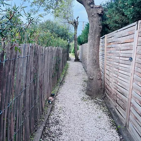 Апартаменты Proche De La Avec Jardin *