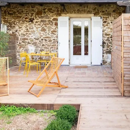 Proche De La Avec Jardin * Йер