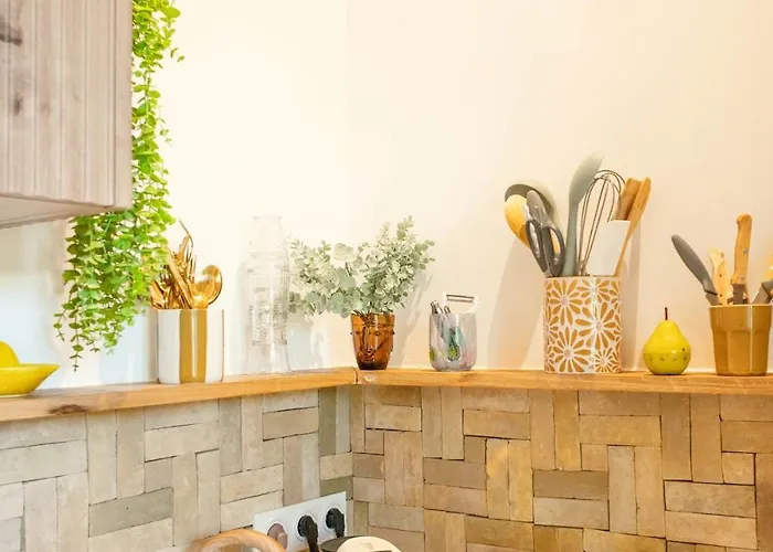 Apartment Proche De La Avec Jardin Hyeres