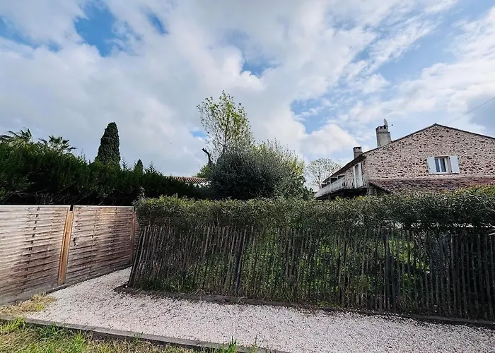 Apartment Proche De La Avec Jardin Hyeres