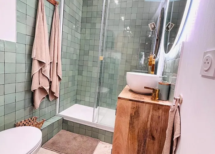 Apartment Proche De La Avec Jardin Hyeres